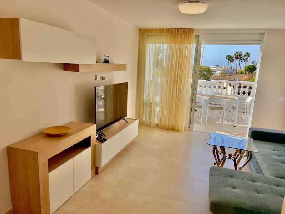Sunny On The Paradise Coast. Apartment *